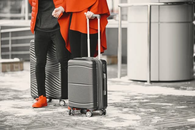 Czego nie można przewozić w bagażu rejestrowanym WizzAir – uniknij problemów