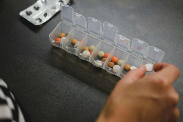 Leki w bagażu podręcznym czy rejestrowanym - uniknij problemów w podróży