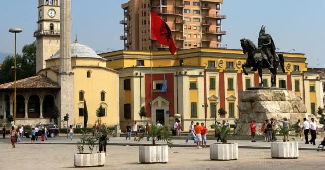 Ile trwa lot z Katowic do Tirany? Sprawdź czas przelotu i więcej Ile trwa lot z Katowic do Tirany? Sprawdź czas przelotu i więcej